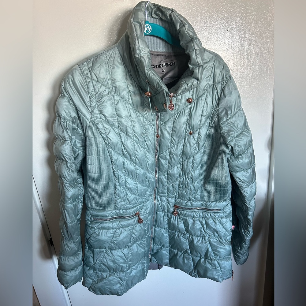Women’s Bernado, puffer jacket size XL.